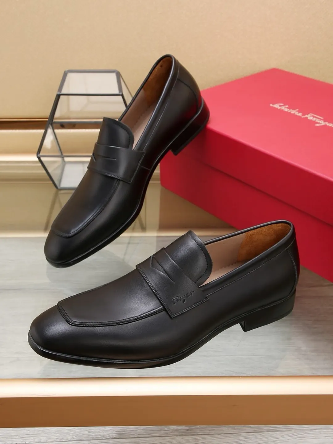 Factory P620💰🔥《Ferragamo》👏Latest•High-end top brand luxury~purchasing agent, top~quality. New fashionable business men's shoes🔜The uppers are made of original open-edge beaded cowhide➕cowhide·lining, with fine workmanship. The original stylish and soft combination wear-resistant and non-slip outsole is light and comfortable on the feet. The real thing looks better in real life. Size: 38/44
